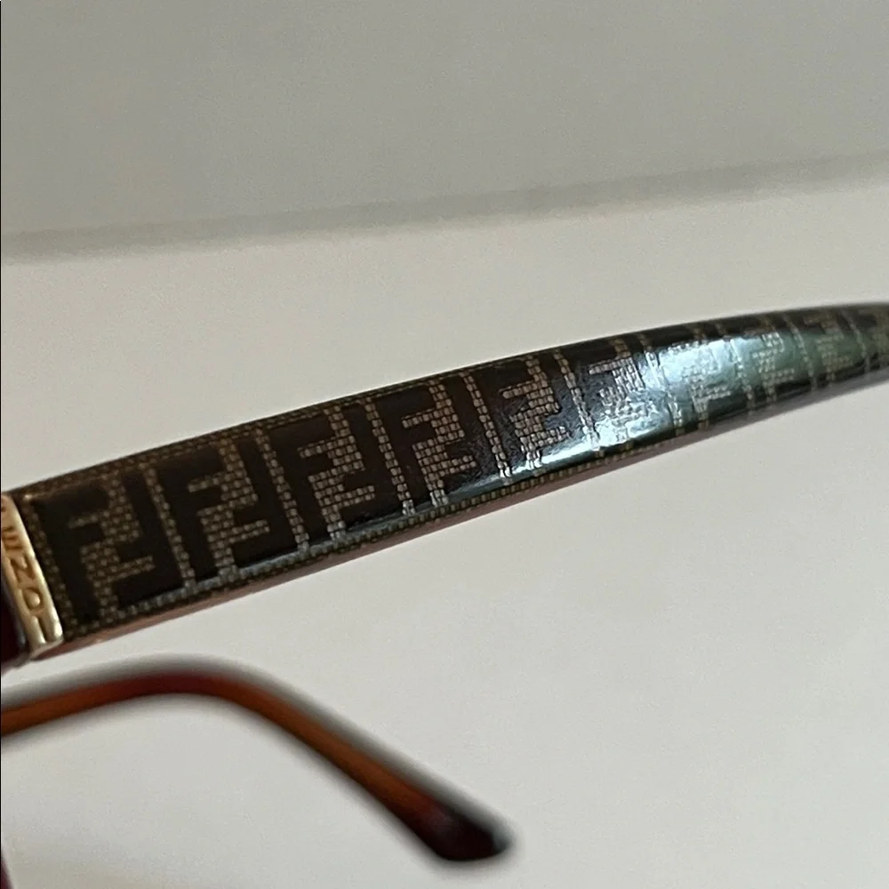 FENDI NWOT Career Preppy Women's Tortoise Logo Temple 53x15x135 Eyeglass Frame